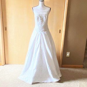 NWT Sz 12 Private Collection White/Silver Wedding